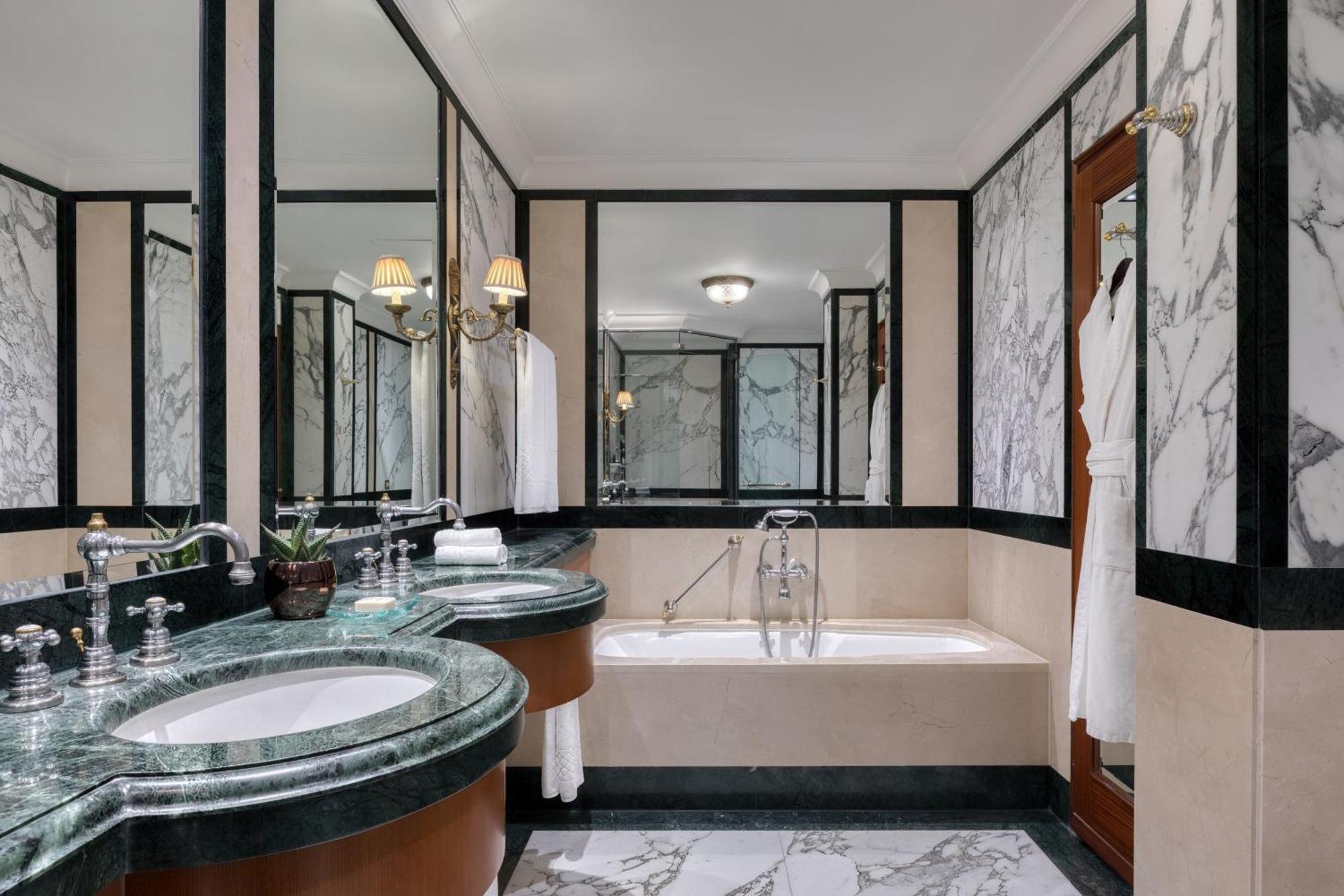 Classic Guest room 2 Twin or Single Beds Courtyard view